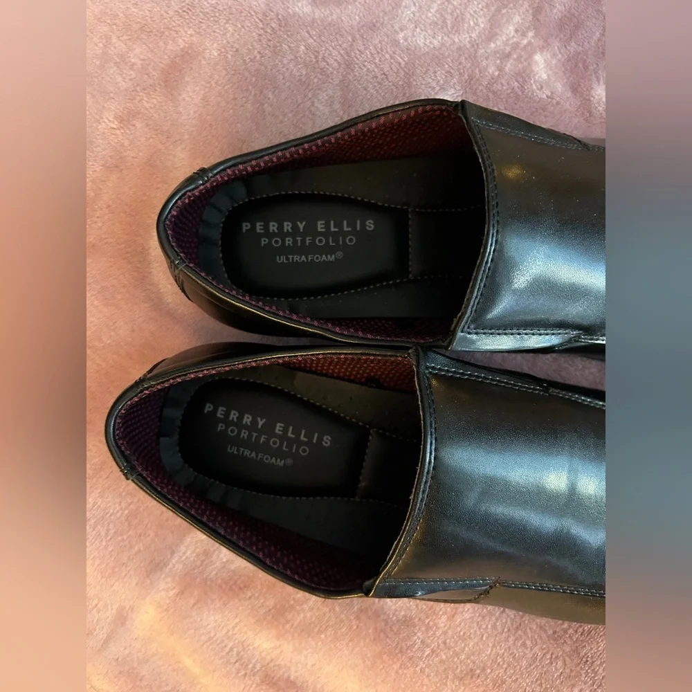 Perry Ellis Portfolio Men's Black Loafers